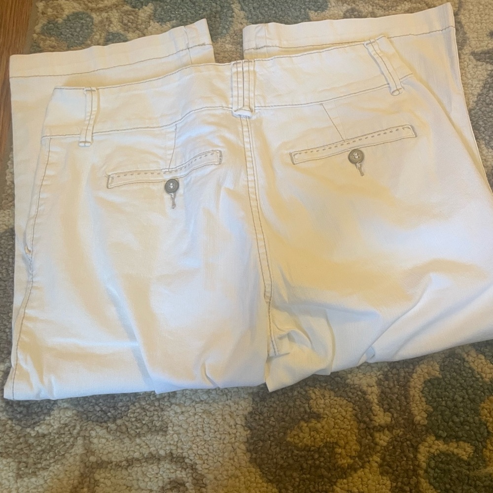 White Button-Accent Casual Jeans - Picture 3 of 3